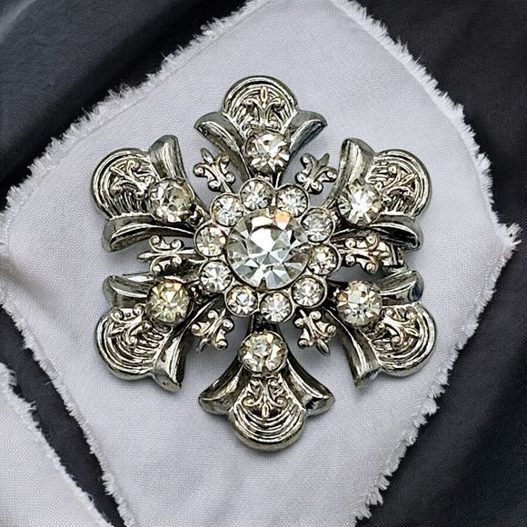 Fleur De Lis Brooch Vintage Renaissance Pic Crystal Silver Tone Estate Jewelry - Picture 12 of 12